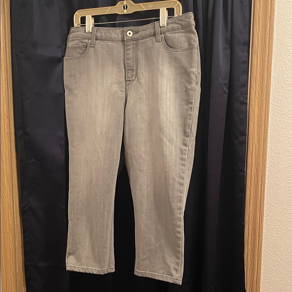 Chico’s women’s Platinum ultimate fit denim capris 
Size 1.5
